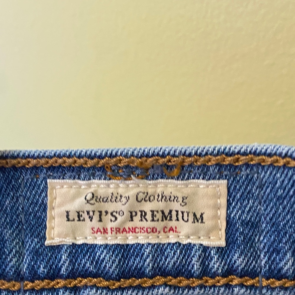 Levi's Women's Slim Straight Blue Jeans - Picture 3 of 6